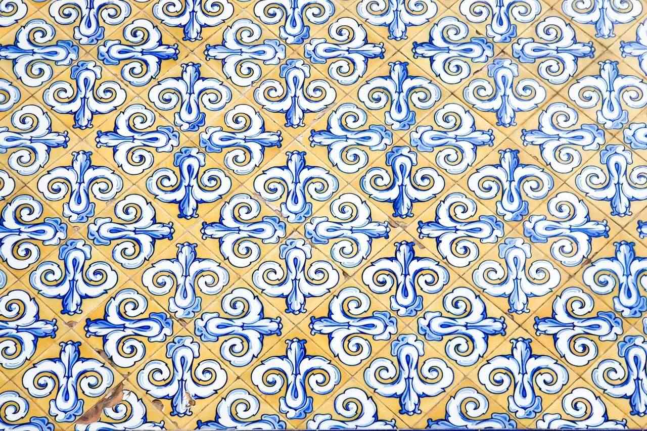 Blue and yellow decorative tile pattern