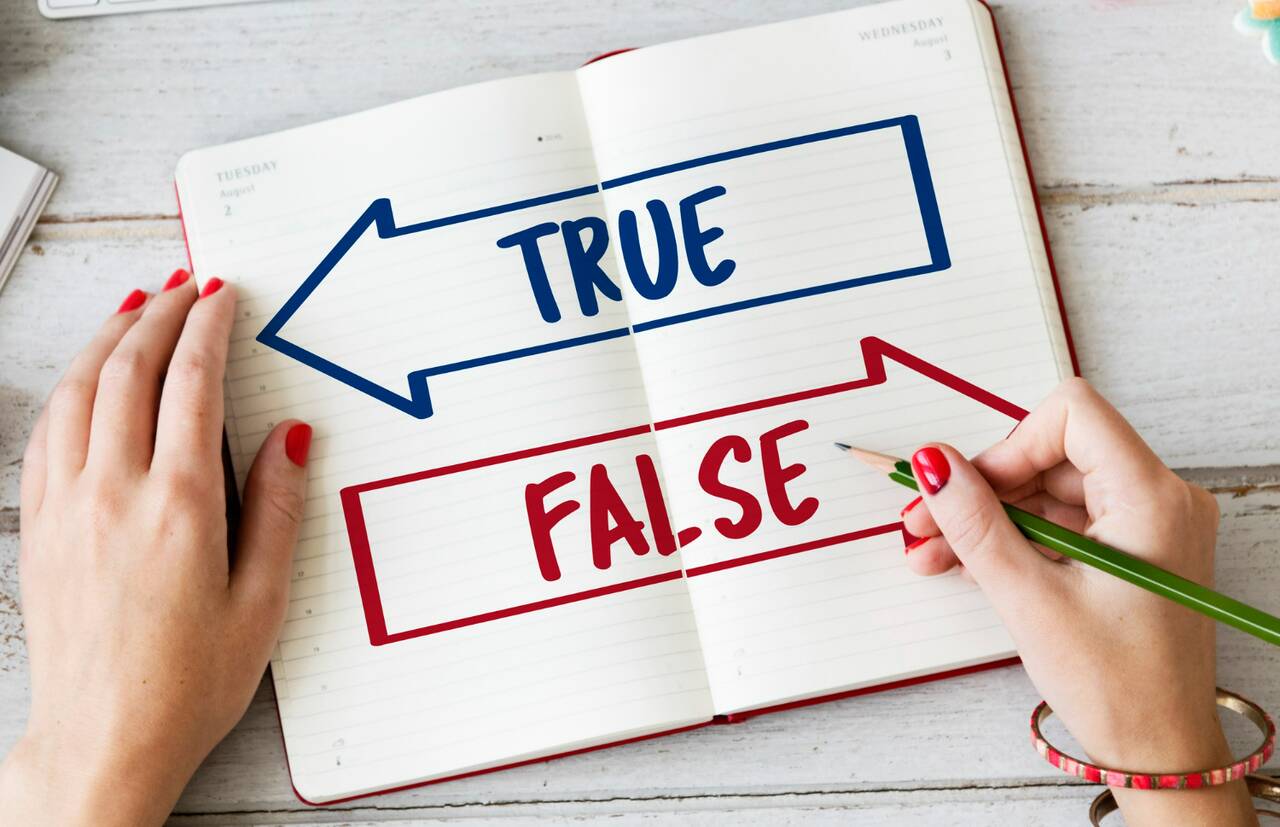 An open notebook displaying “TRUE” with a blue arrow pointing left and “FALSE” with a red arrow pointing right