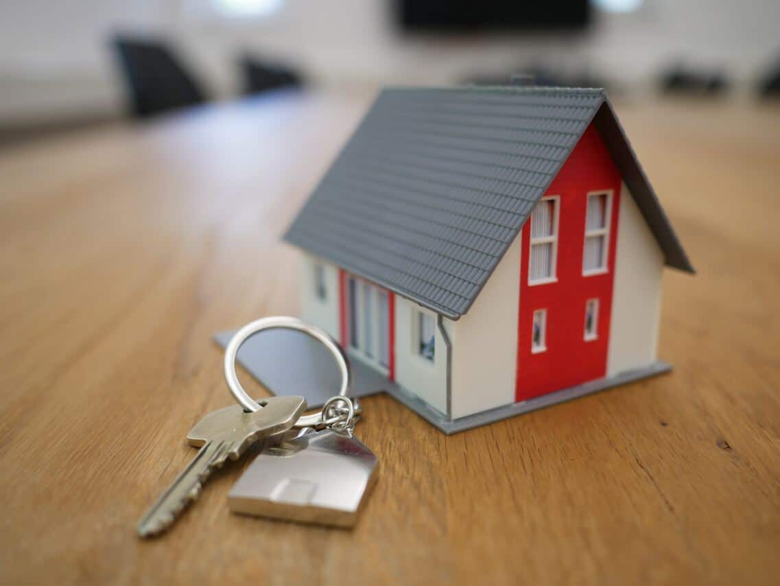 House key and small model home on a table